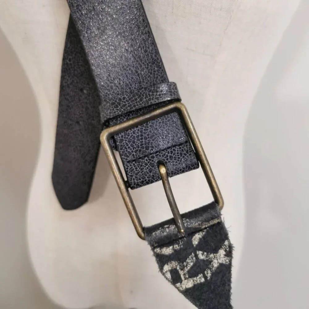 3/$30 Stylish Fashion Accessory: All-Leather Gray Belt (M/L) - Picture 3 of 9